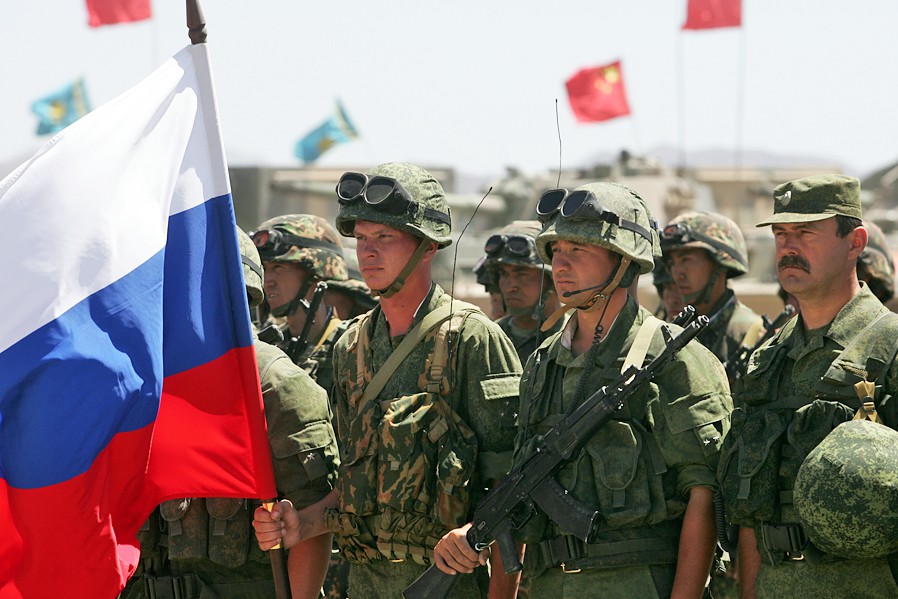Российские военнослужащие в Армении впервые приняли участие в военном параде, посвященном 100-летию Первой Республики 