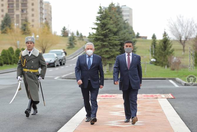 Министры обороны Армении и Ирака обсудили возможности двустороннего сотрудничества 