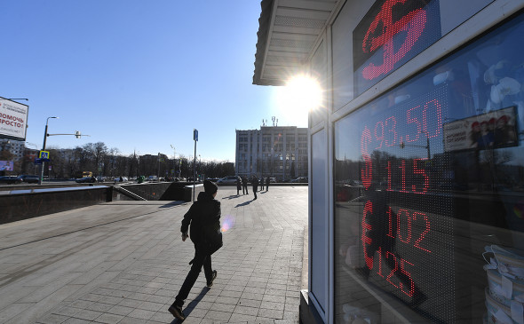 Чистый отток капитала из России за квартал достиг максимума с 2014 года  