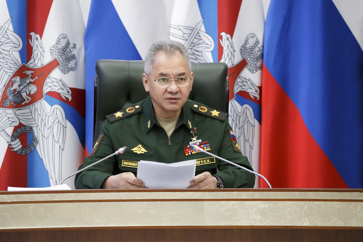 Шойгу: НАТО отрабатывает применение коалиционных сил против России 