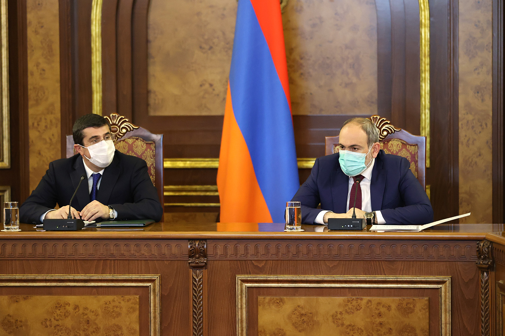 Пашинян и Арутюнян обсудили реализуемые в Арцахе программы 