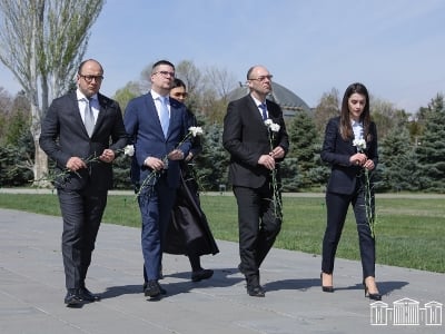 Хорватские парламентарии посетили мемориальный комплекс «Цицернакаберд» в Ереване 