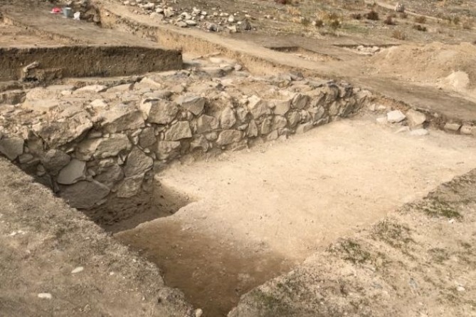 Археологи из Армении и России обнаружили две гробницы раннего железного века в Ереване 