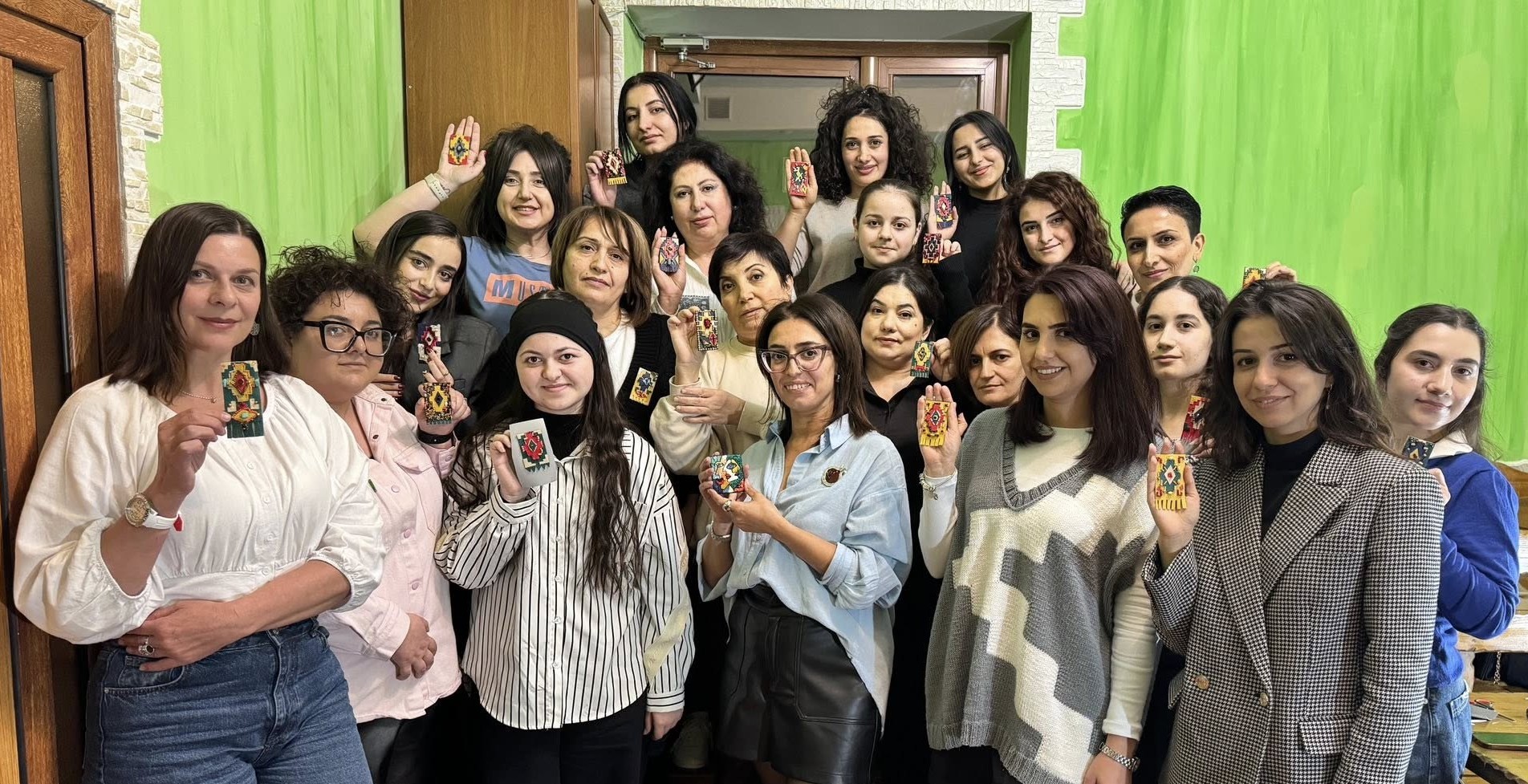 Душа Арцаха в сердцах и ковровых узорах: мастер-класс фонда «Кирс» в культурном центре «Диалог» 