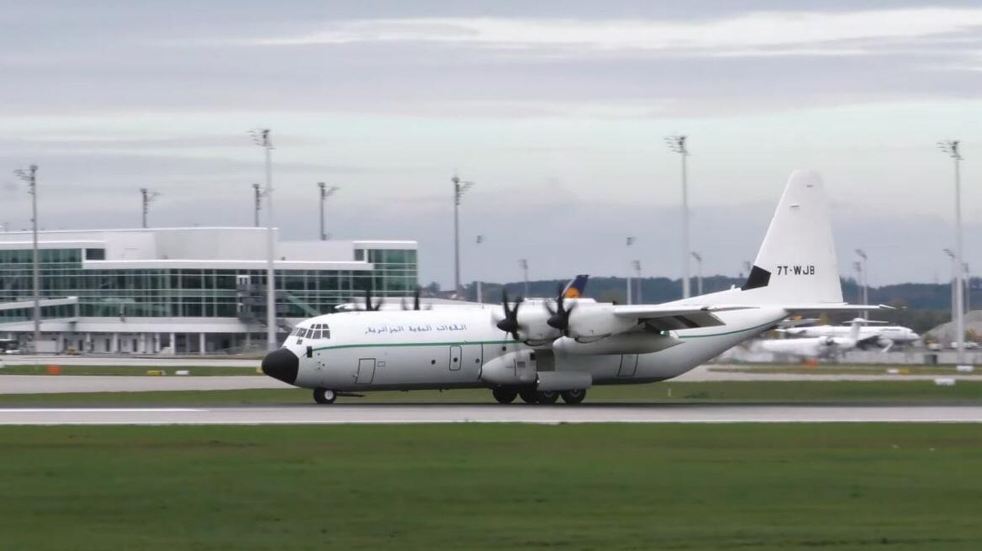 МИД: рейс ВВС Алжира в Баку через территорию Армении осуществлялся в дипломатических целях 