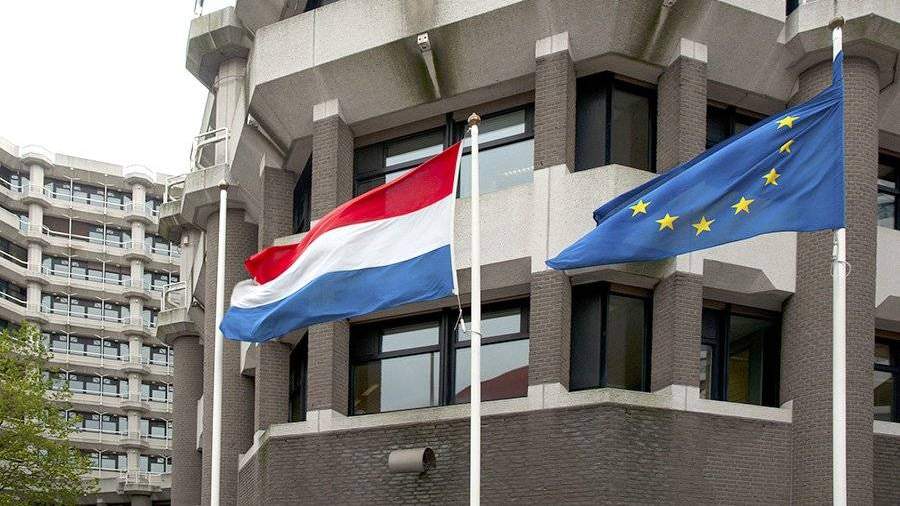 Нидерланды высылают 17 российских дипломатов 