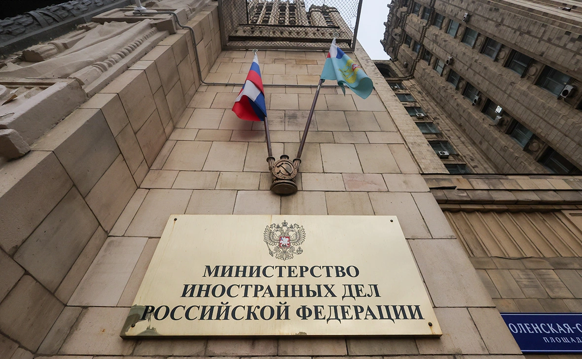 МИД РФ: Решение Черногории ввести визовый режим для россиян наносит ущерб ее собственным интересам 