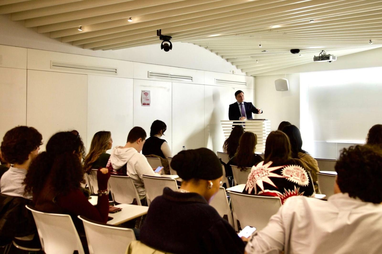 Посол Армении во Франции представил в Институте Лондонского университета в Париже договоренности, достигнутые между Ереваном и Баку 