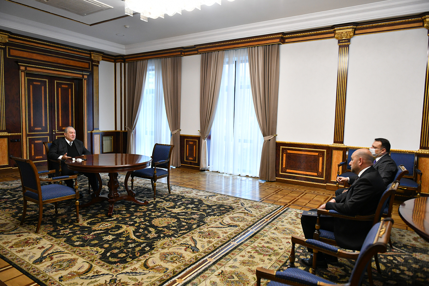 Президент Армении обсудил с главой Центробанка вопрос роста цен  