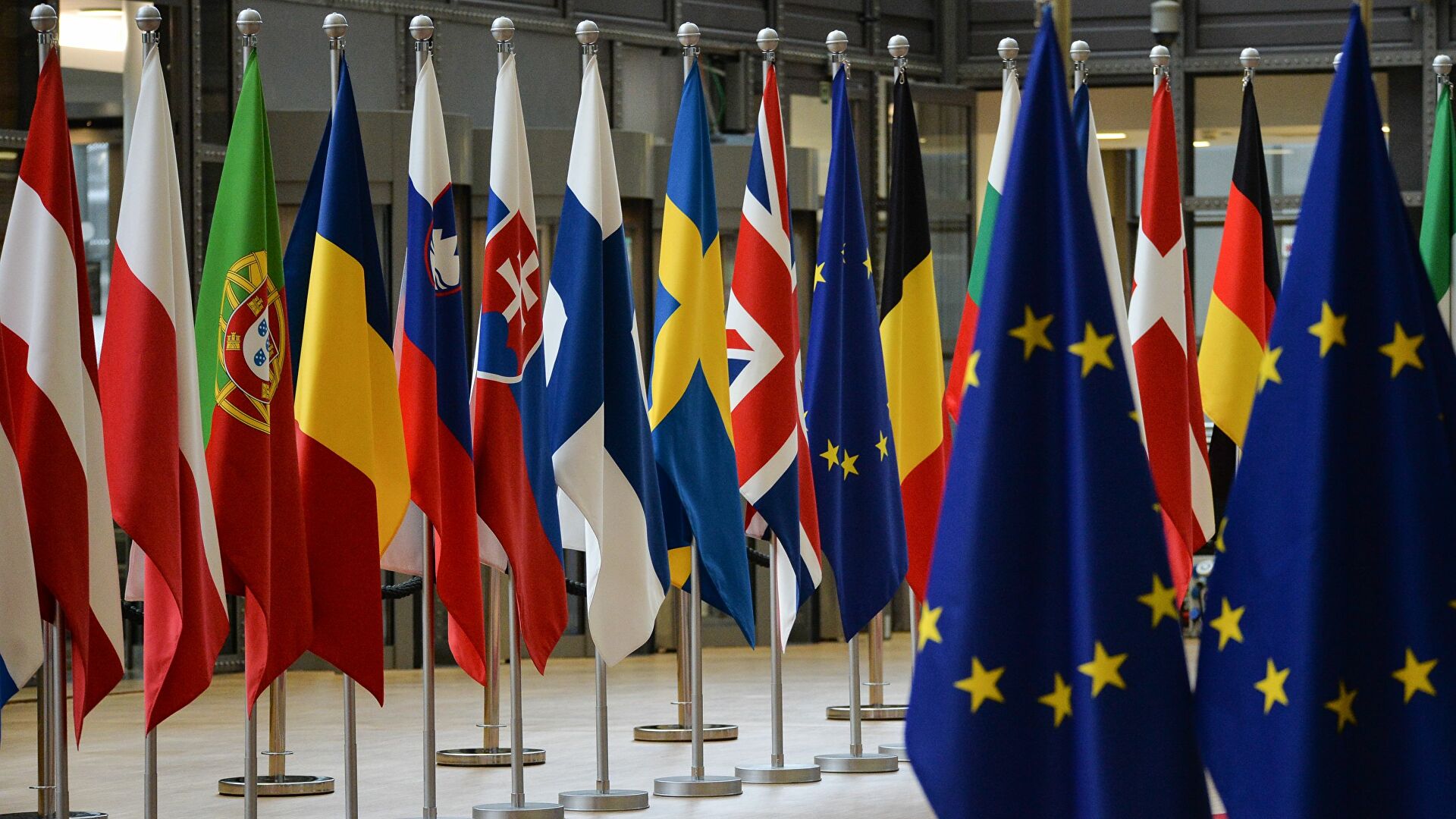 ЕС ввел санкции против 14 бизнесменов и 146 членов Совета Федерации России 