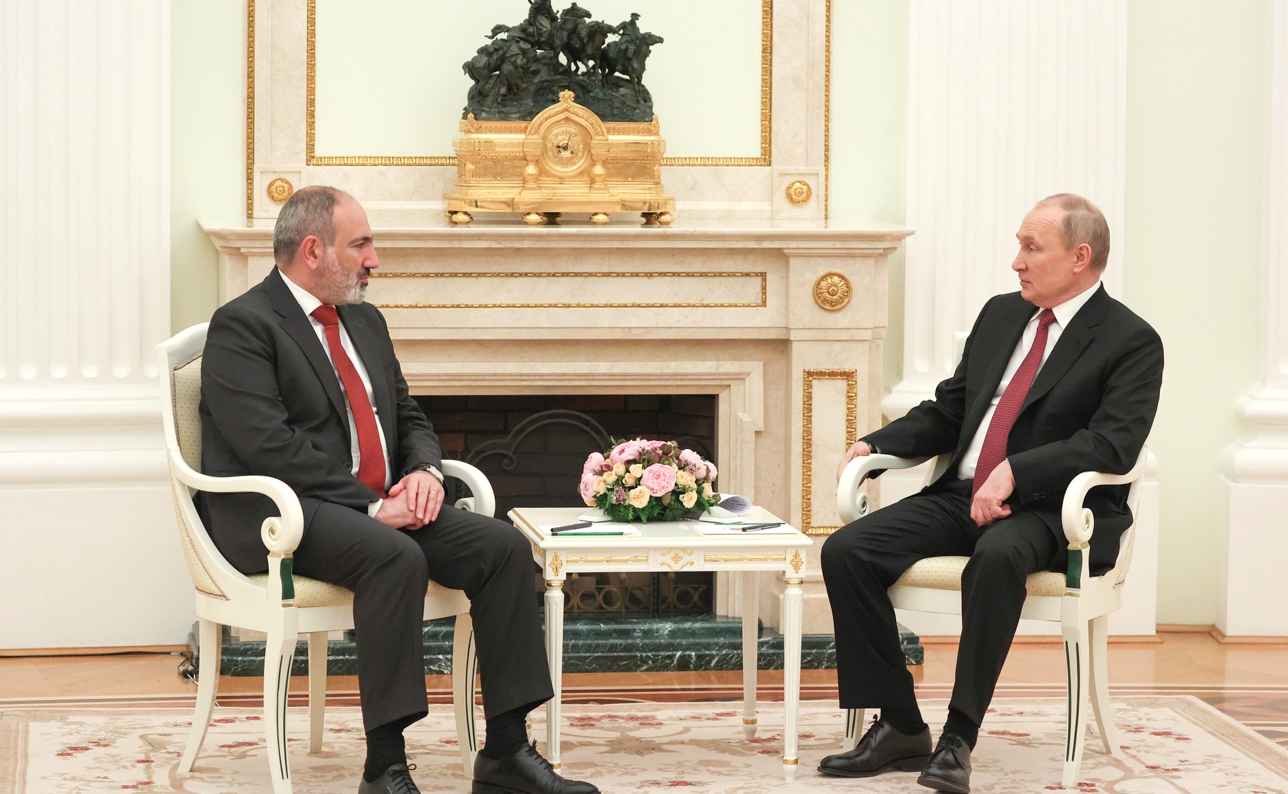 Пресс-служба Кремля: Путин и Пашинян провели отдельную встречу 