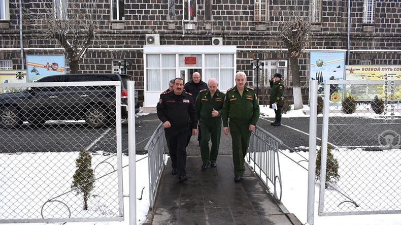 Глава Военной полиции Армении посетил 102-ю российскую военную базу в Гюмри 