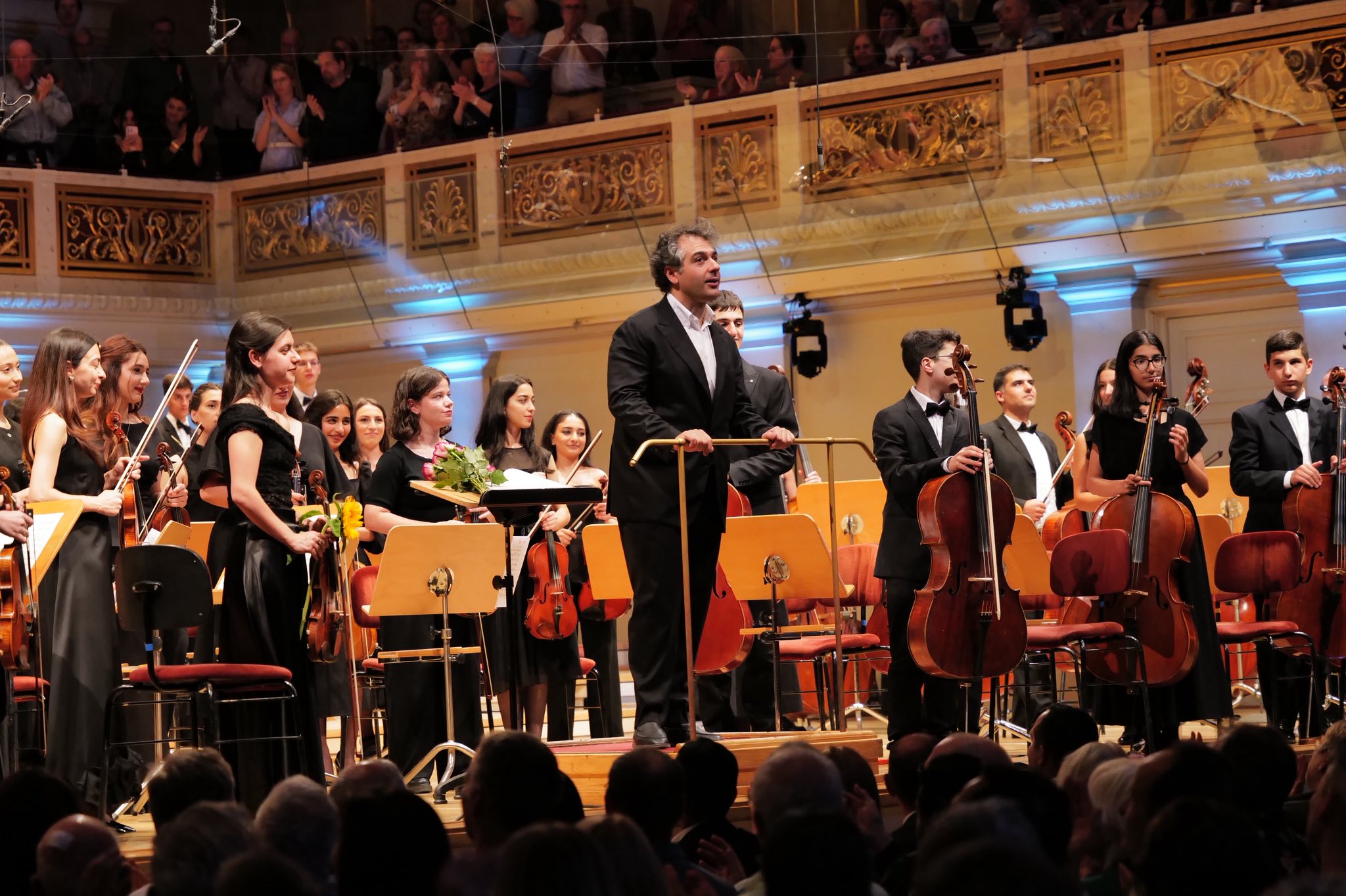 Стипендиаты программы «Родом из Арцаха» выступили на ереванской и берлинской сценах с молодежным оркестром «Ереван» (фото и видео) 