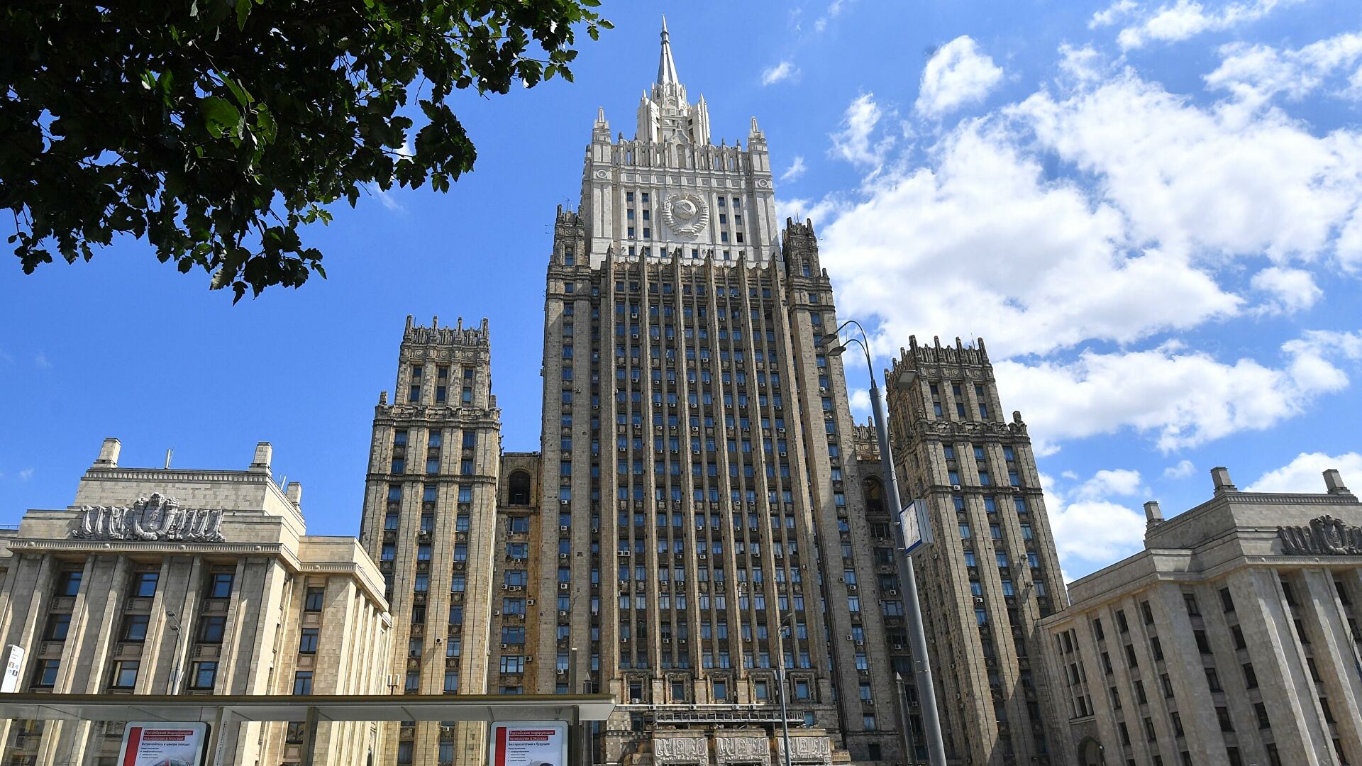МИД РФ: Москва приветствовала настрой Еревана и Баку на нормализацию отношений 
