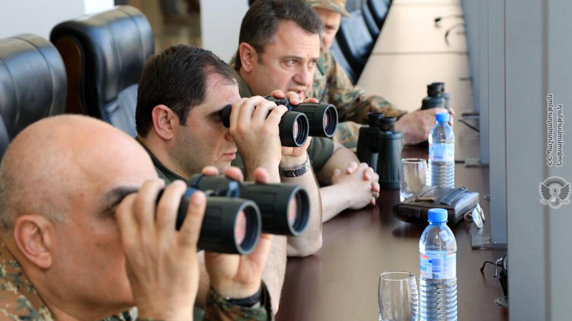 Глава Минобороны присутствовал на испытаниях беспилотников армянского производства 