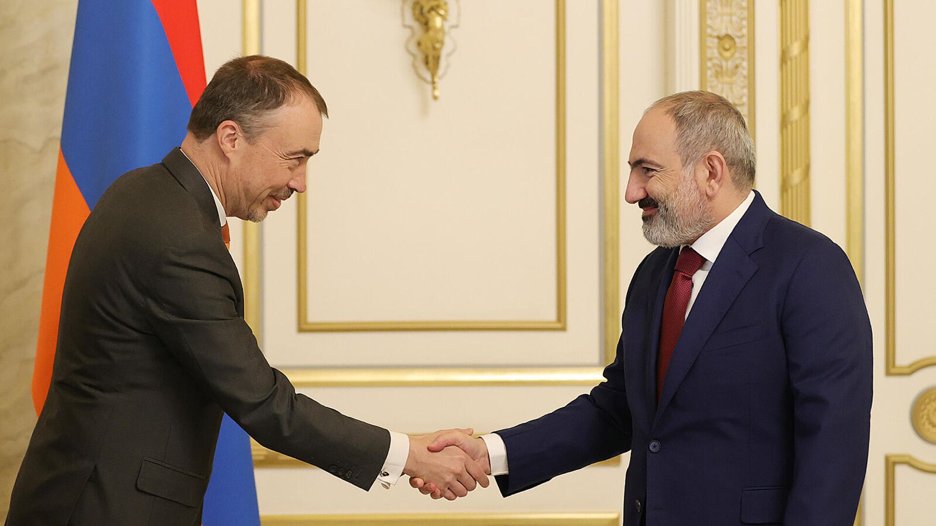 Премьер Армении обсудил со спецпредставителем ЕС инвестиции и вопрос Карабаха 