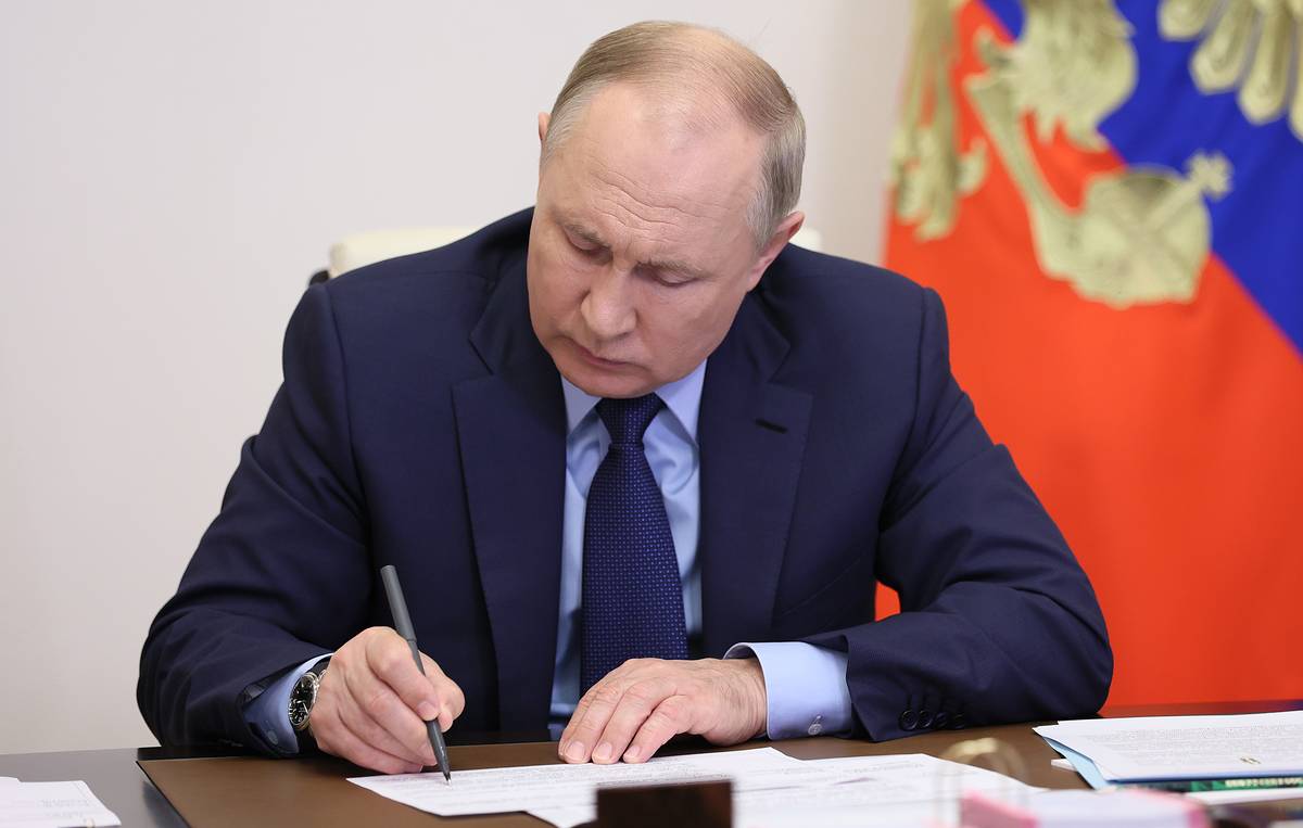 Путин подписал указ о дополнительных мерах в валютном регулировании 