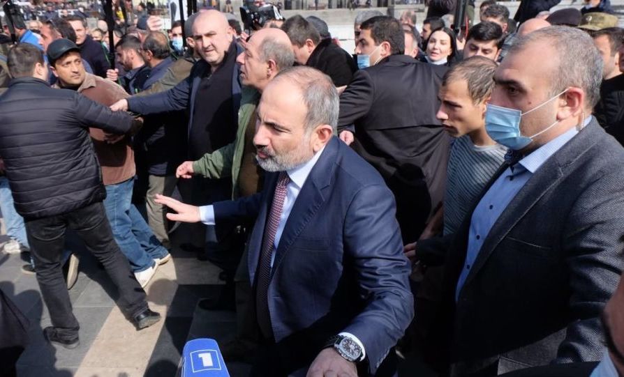 Пашинян прокомментировал сообщения о том, что он якобы собирается покинуть страну: "Это информационный террор" 
