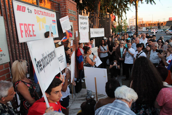 Армяне Лос-Анджелеса обратились к правительству США с призывом осудить насилие в отношении ереванских демонстрантов 