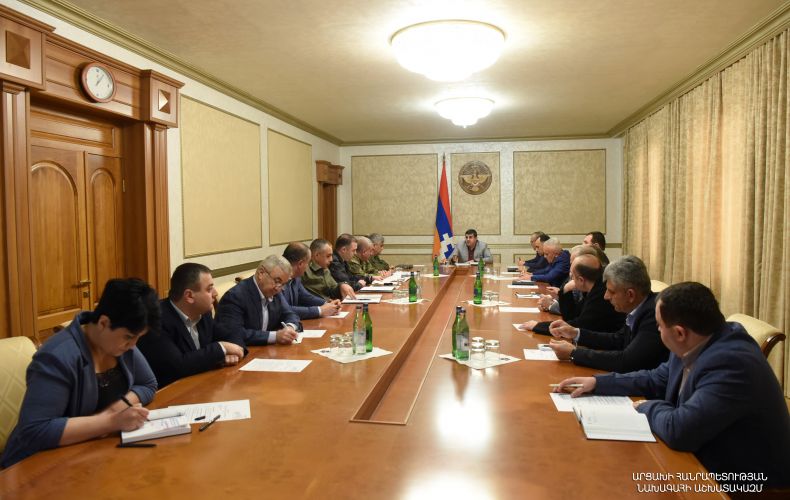 Состоялось очередное заседание Совета безопасности под председательством президента республики Арцах Араика Арутюняна 