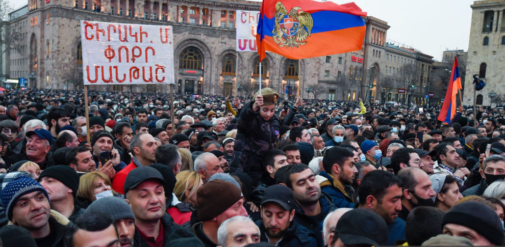 На митинге сторонников властей Пашинян извинился за ошибки в ходе своего премьерства 