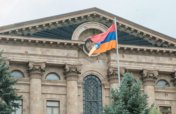 Новоизбранные депутаты парламента Армении на торжественной церемонии получили мандаты 
