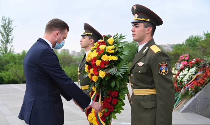 Глава МИД Литвы воздал дань памяти жертвам Геноцида армян 