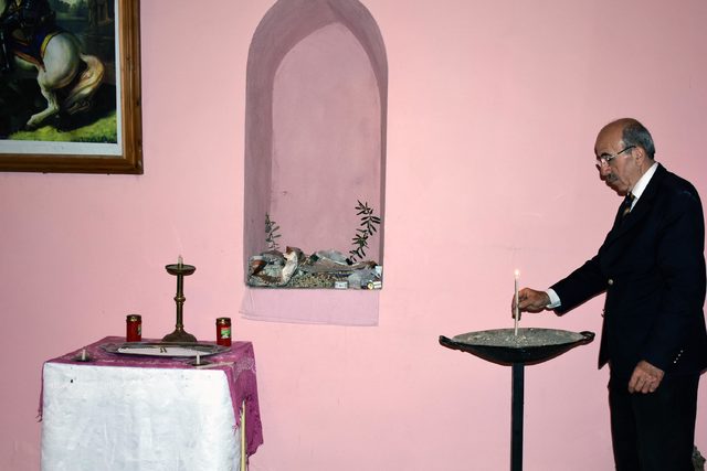 Единственный армянин в турецком районе Дерик отметил Пасху в армянской церкви 