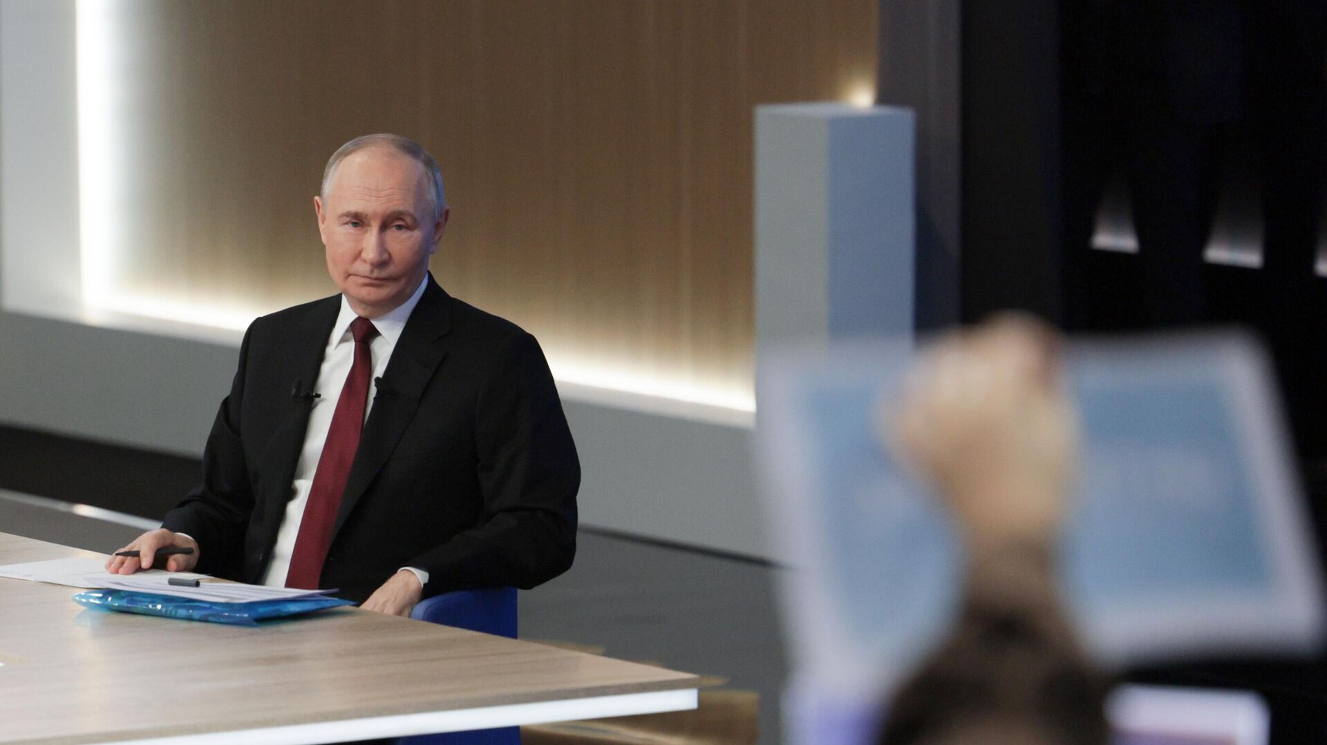 Путин: Алеппо взяли 350 боевиков, армия и проиранские подразделения отошли без боя 