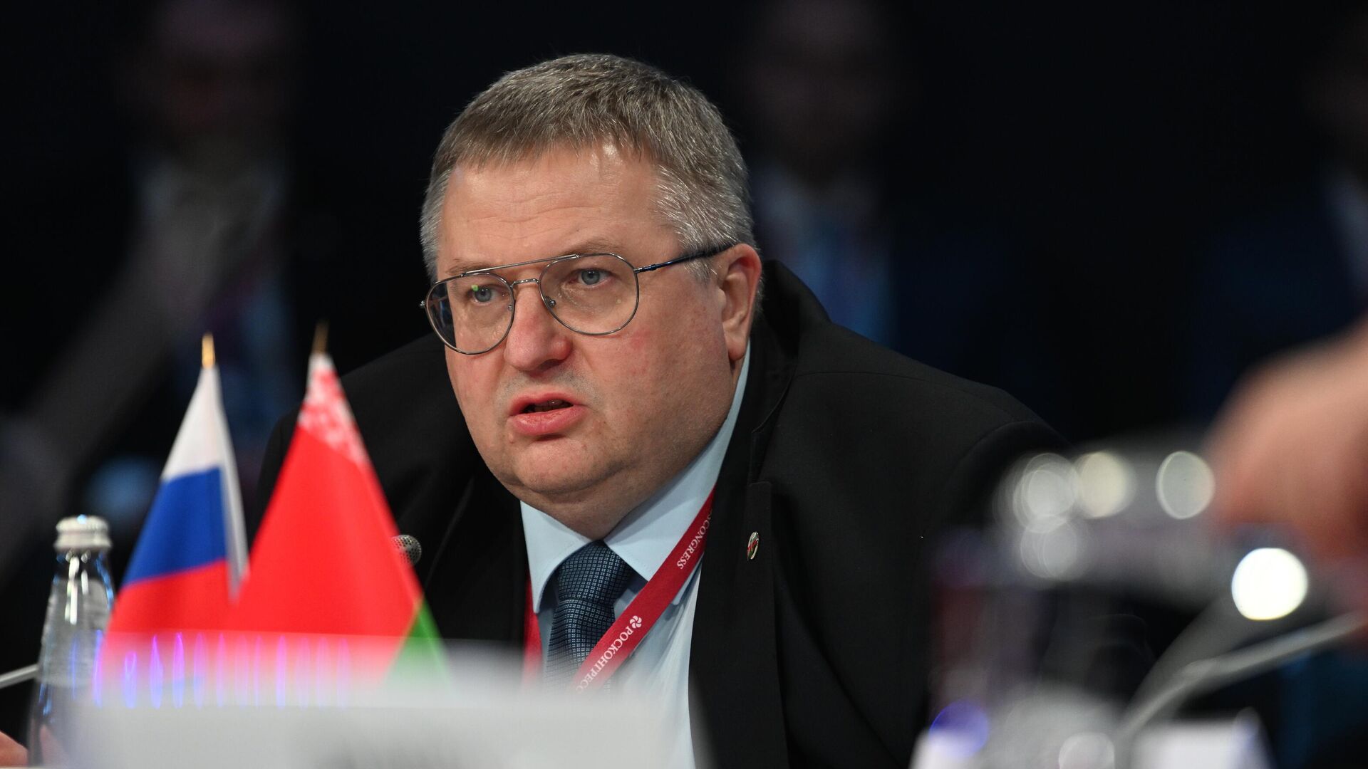 Оверчук в Ереване: РФ намерена развивать связи с Арменией на деле, это не просто слова 