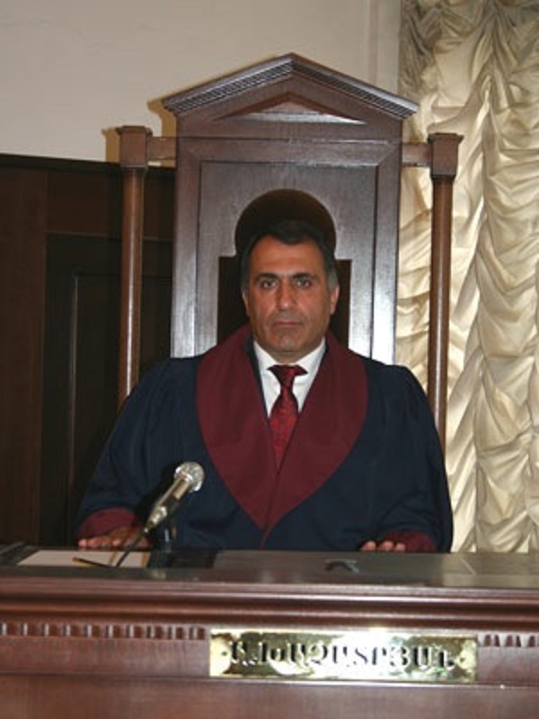 Врио главы КС Армении будет судья Ашот Хачатрян 