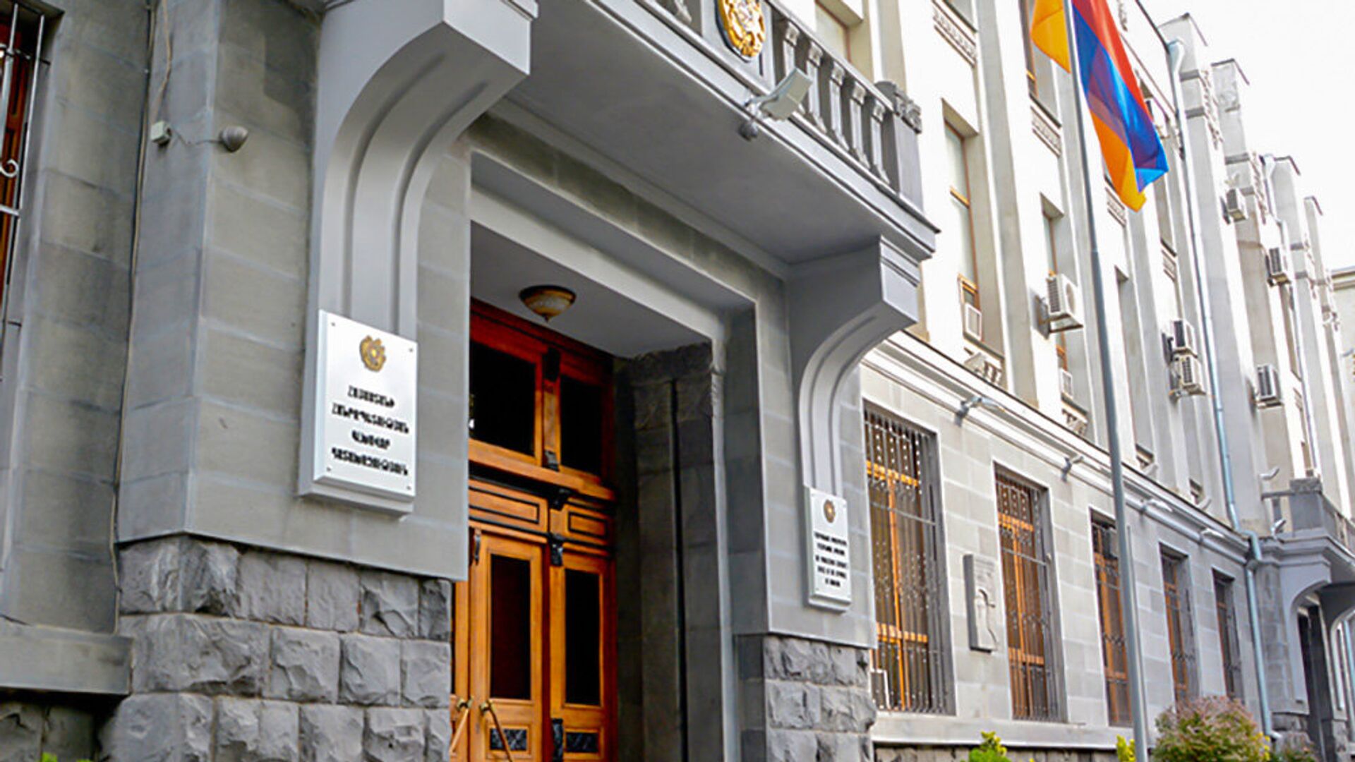 В Армении зампрокурора обвиняется во взятке: он и пособники задержаны 
