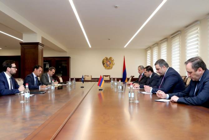 Министр обороны Армении принял спецпредставителя генерального секретаря НАТО по Кавказу и Центральной Азии 