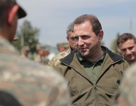 Результаты опроса: самые популярные министры и главы структур в Правительстве Армении Артур Ванецян и Давид  