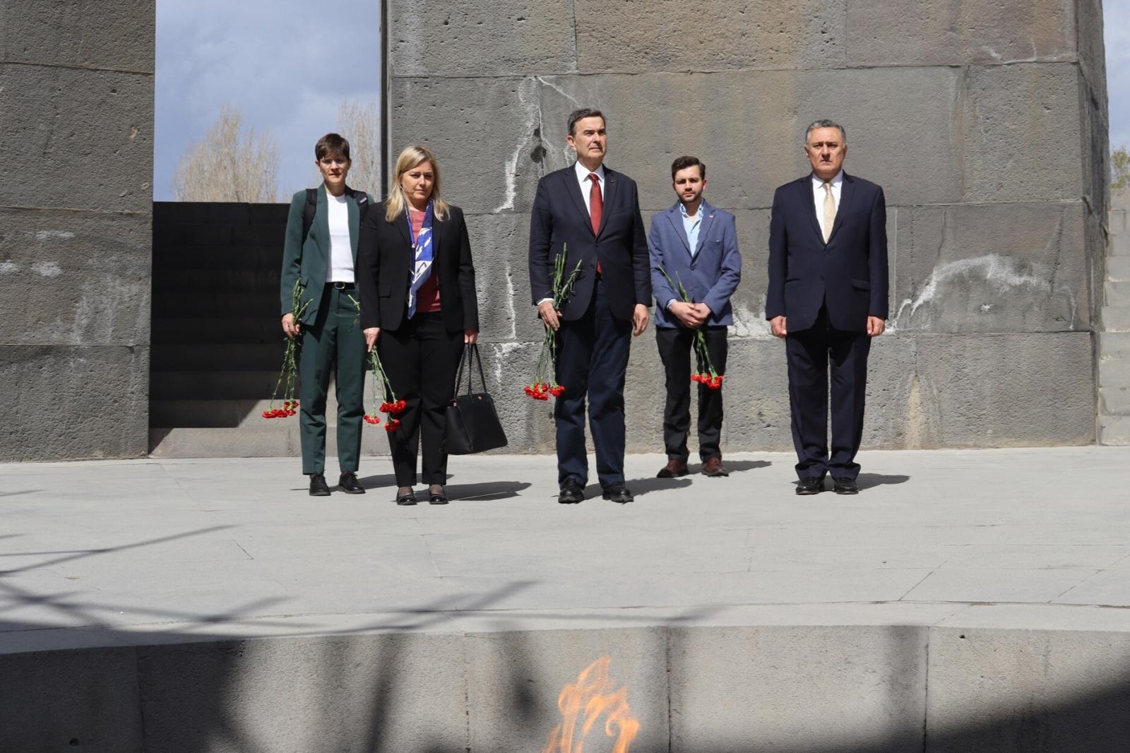 Заместитель госсекретаря Федерального департамента иностранных дел Швейцарии посетил Мемориальный комплекс Геноцида армян 