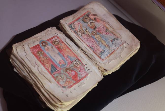 Мецената подарил Матенадарану ценнейшее Евангелие XV века 