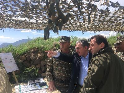 Министры иностранных дел и обороны посетили юго-западный рубеж Армении 