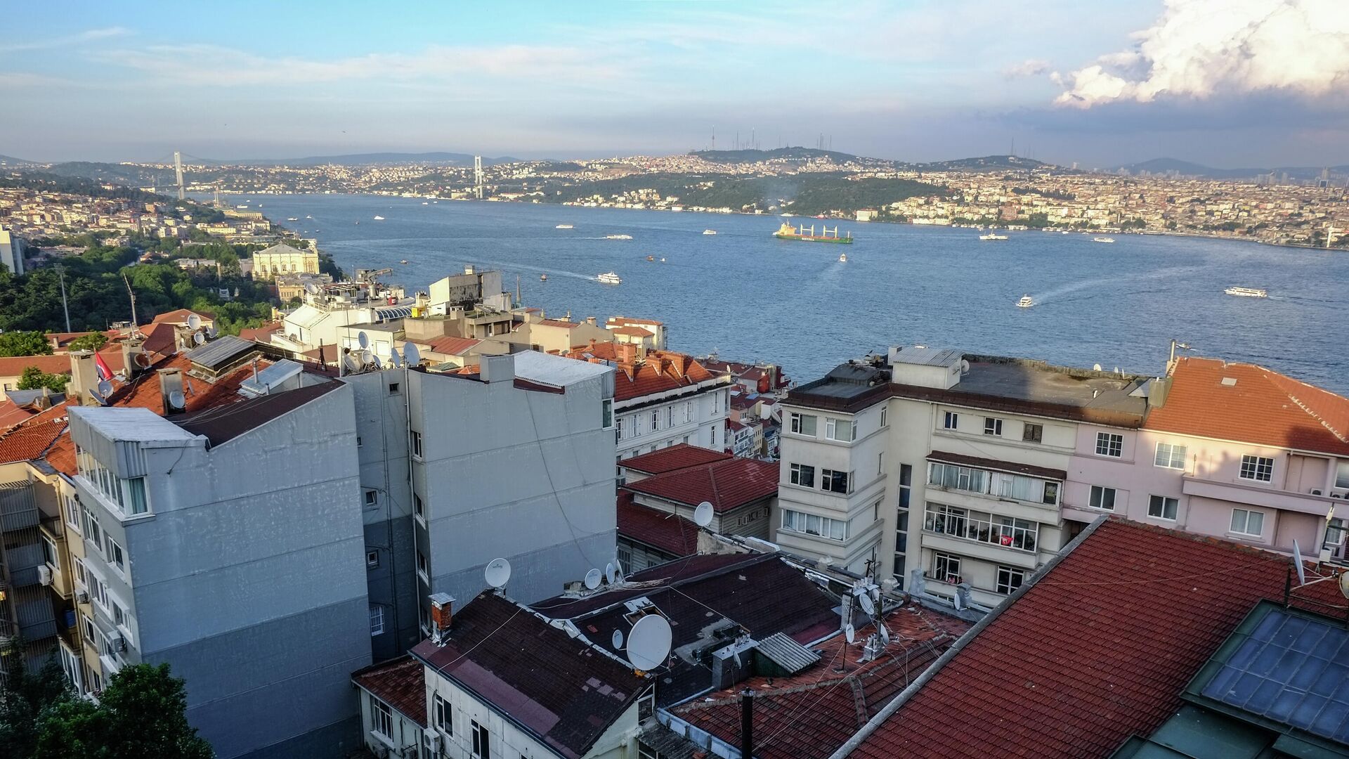 Контр-адмирал ВМС Турции в отставке заявил о вероятности катастрофы в Босфоре из-за мин 