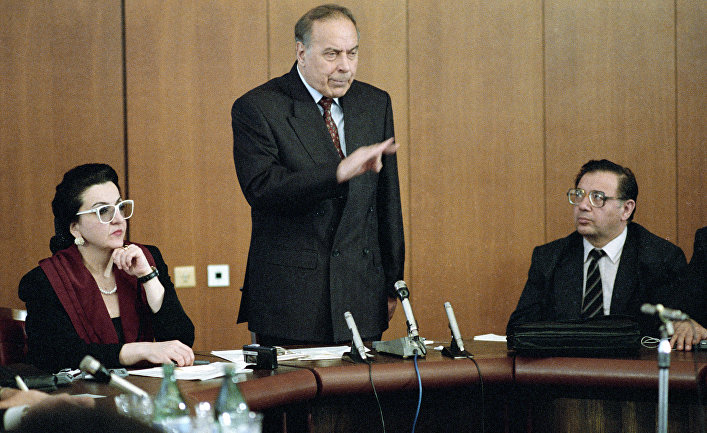 Азербайджанский историк: «Погромы армян в Баку были организованы по воле Гейдара Алиева. Москва знала, но не мешала» 