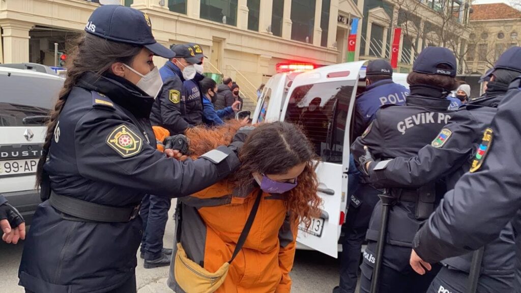 Dialogorg.ru: Женщины задержаны в Баку в связи с празднованием Международного женского дня  