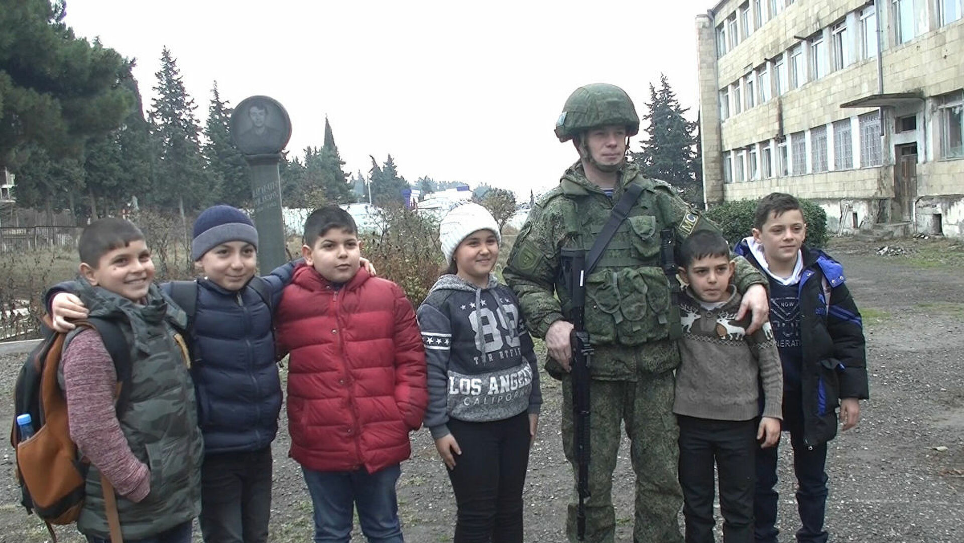 Около тысячи детей из Нагорного Карабаха получили новогодние подарки от миротворцев 