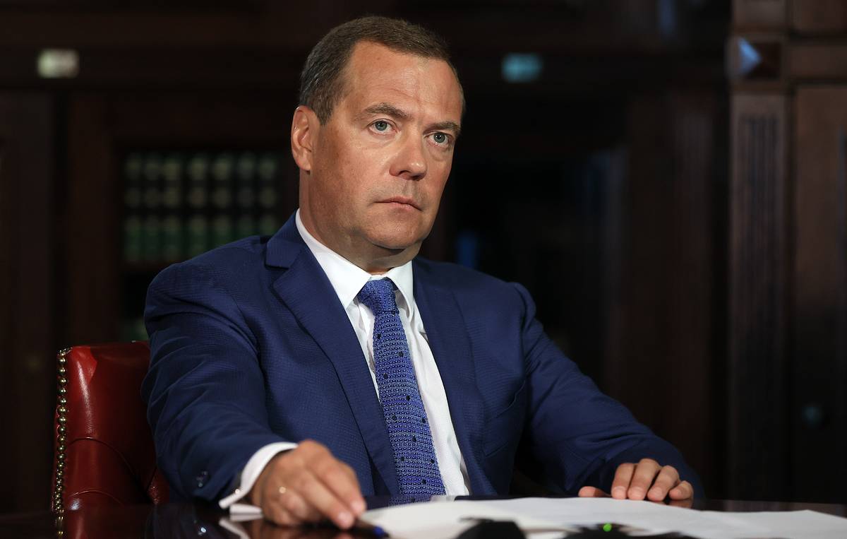 Медведев назвал разумным решение Байдена не поставлять Киеву ракетные системы 