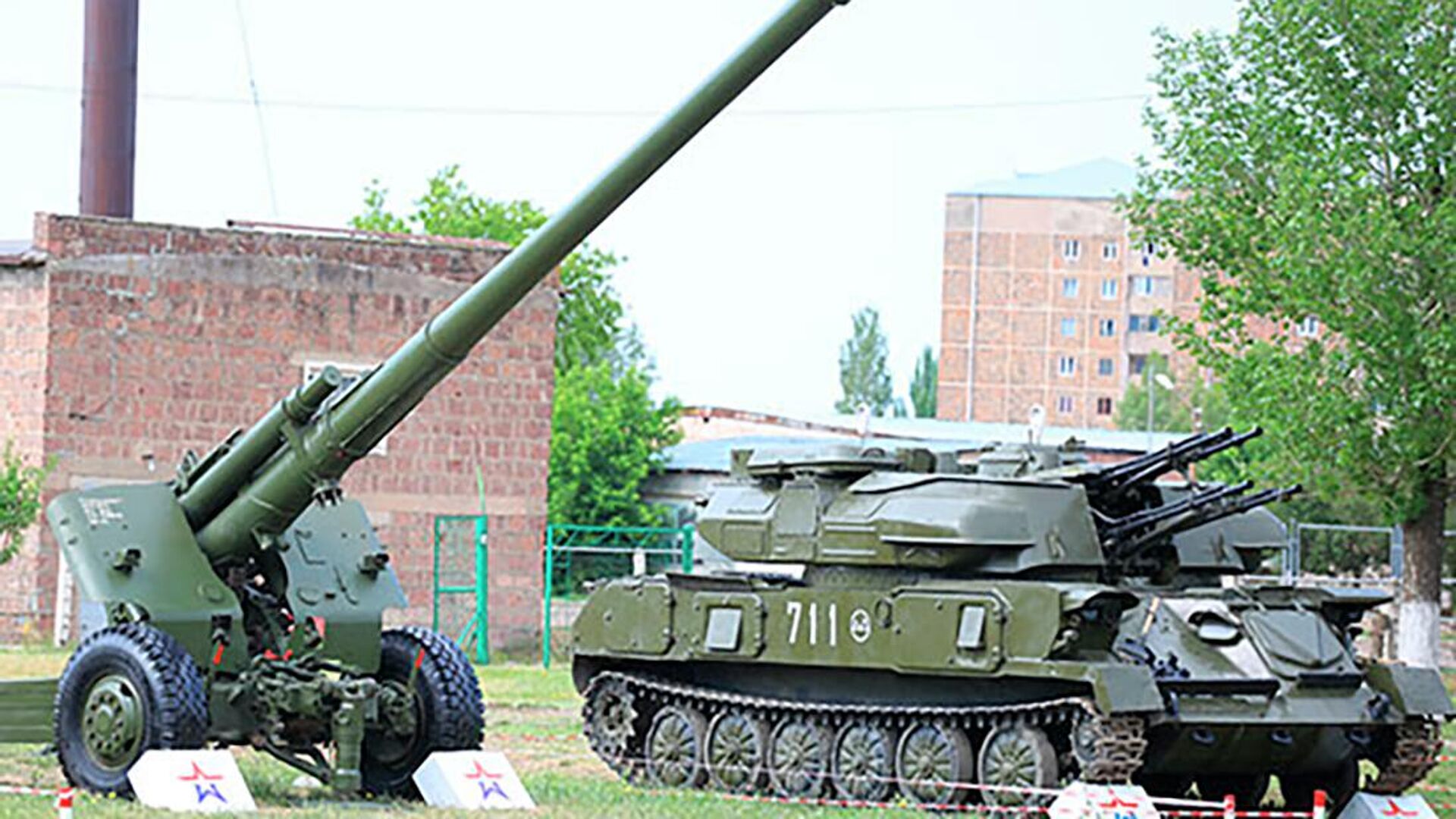 На российской военной базе в Армении открылся военно-технический форум "Армия-2022" 