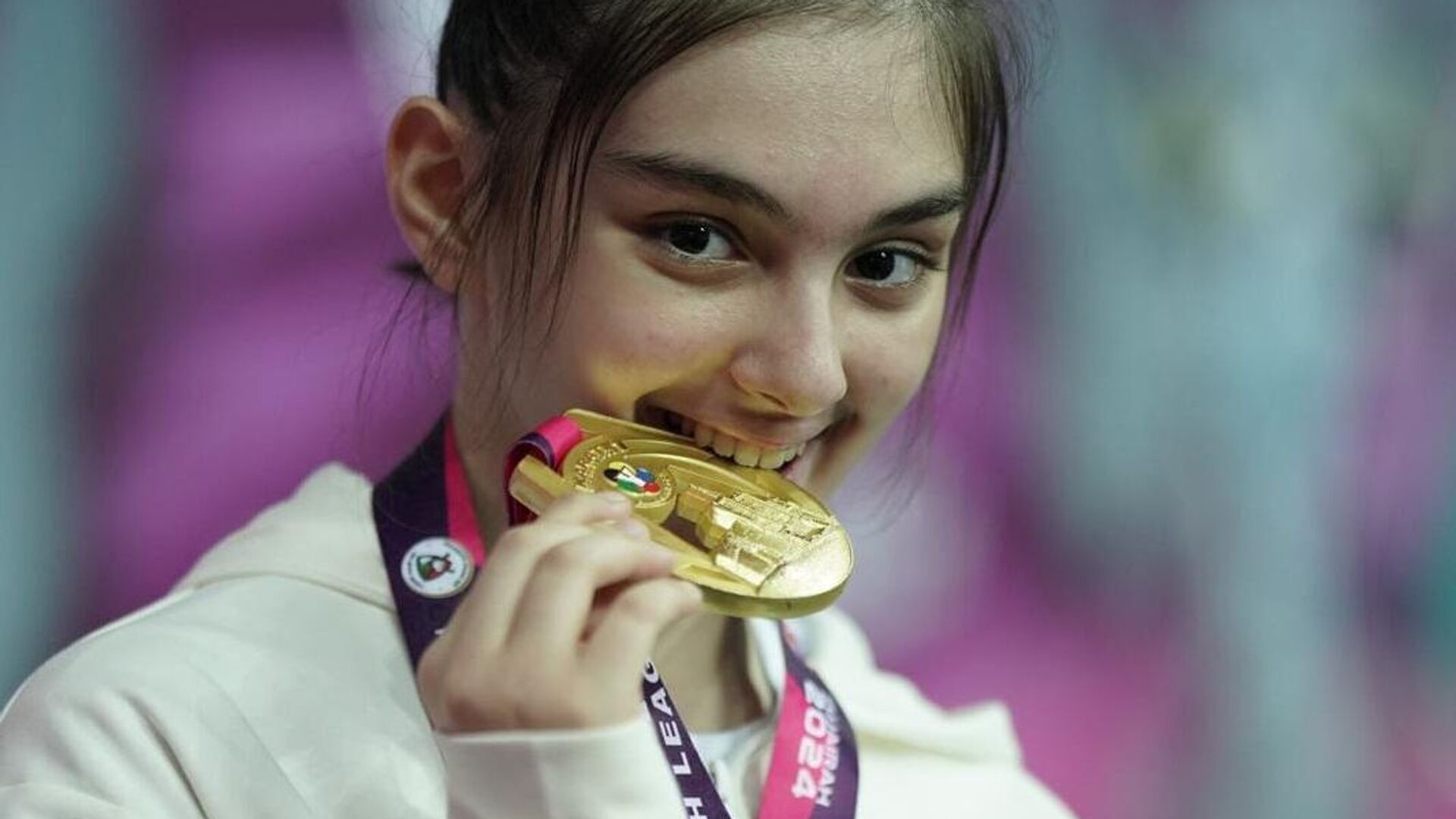 Выступающая под армянским флагом Анил Шариатпанахи победила на Karate 1 Youth League 