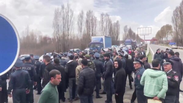 «Независимая газета»: армянская оппозиция объявила крестовый поход на Ереван 