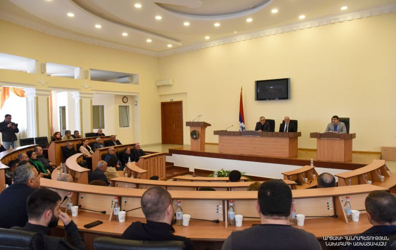 Президент Нагорного Карабаха Араик Арутюнян представил в Национальном собрании последние развития военно-политической ситуации 