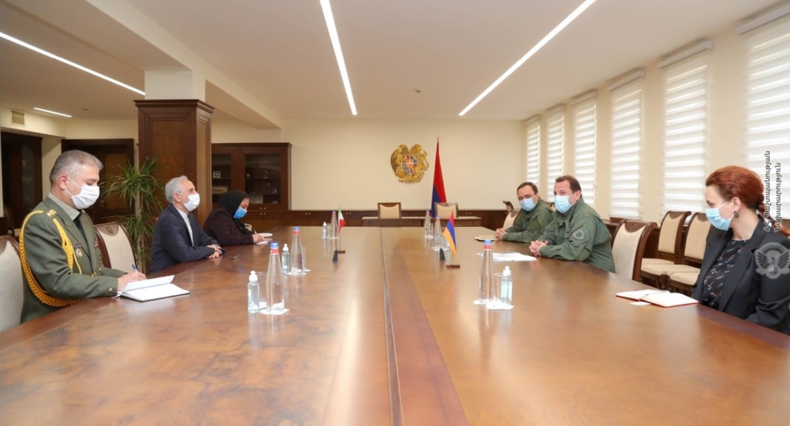 Глава Минобороны Армении обсудил с послом Ирана обстановку на армяно-азербайджанской границе 