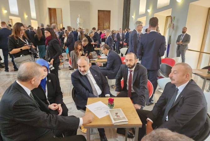 Никол Пашинян в Праге провел короткие беседы с Макроном, Эрдоганом и Алиевым 