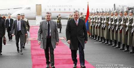 Делегация во главе с премьером Грузии прибыла в Армению 