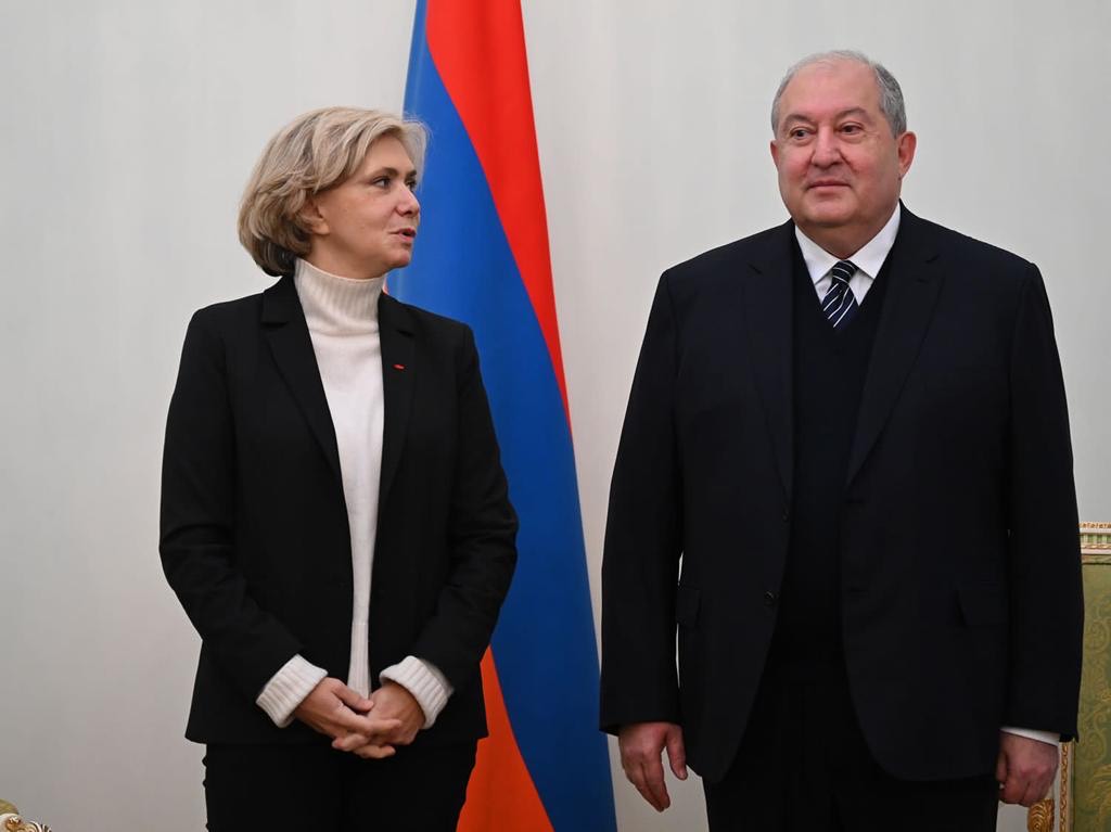 Французский политик призывает Азербайджан без оговорок возвратить армянских пленных 